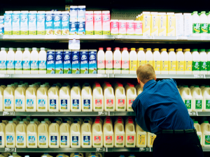 Молоко на российских прилавках разделят
